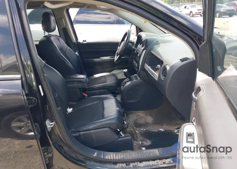 2016 Jeep Compass Latitude z USA, uszkodzony, nr VIN 1C4NJCEAXGD773695